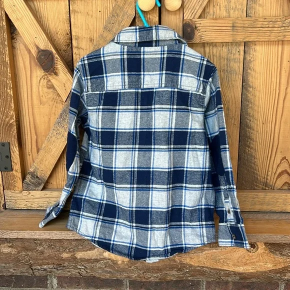 Boy’s Carter’s button down flannel shirt size 6. - Picture 3 of 3